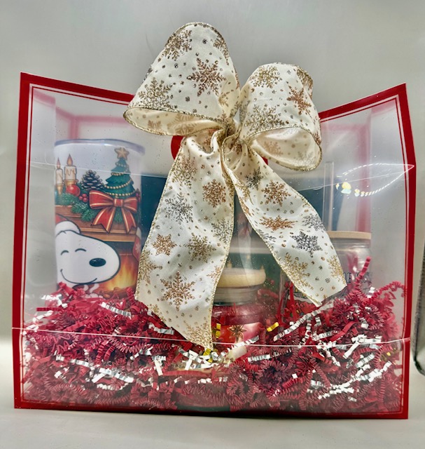 Snoopy Christmas Sitting by the Fireplace Gift Package - Image 4