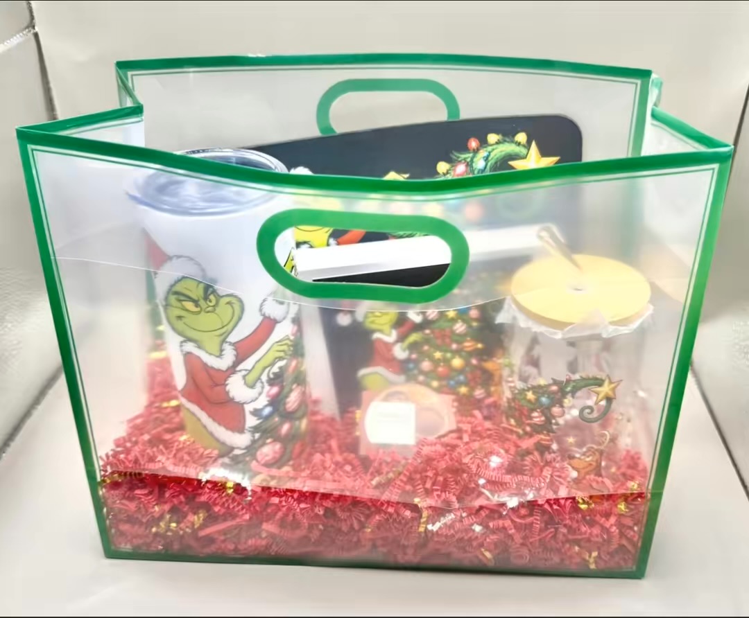 The Grinch With Christmas Tree & Lights Gift Package - Image 3